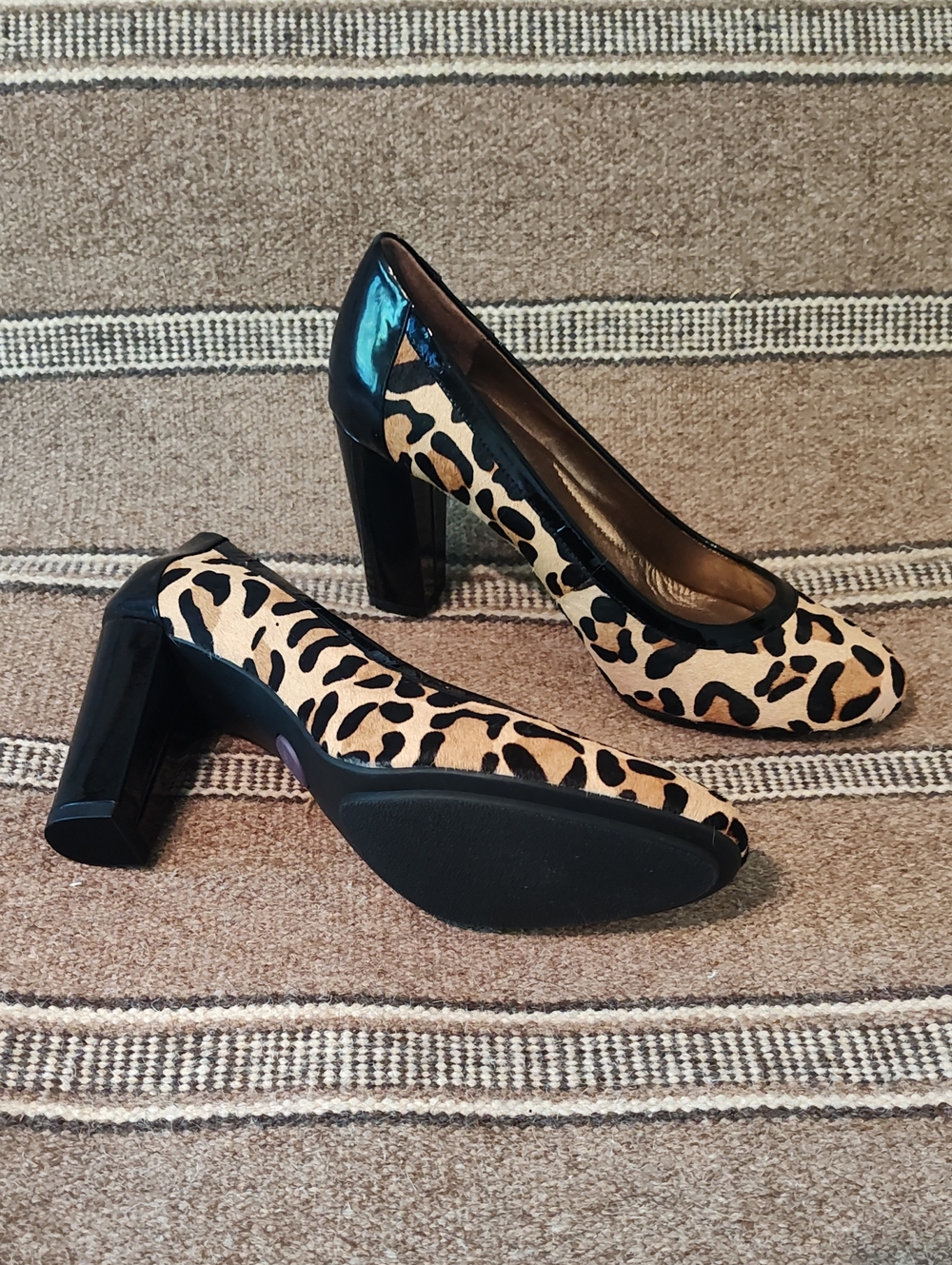 me too Leopard Print Block Heel Pumps - Black & Tan